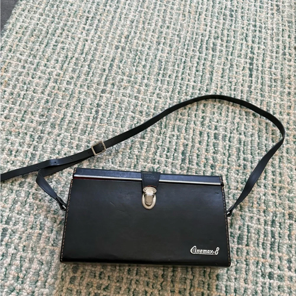 Cinemax-8 Camera video camera with black leather carrying case- mint condition